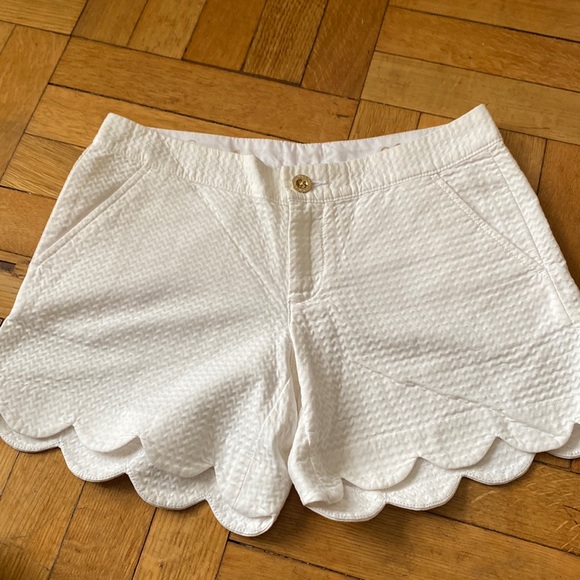 Lilly Pulitzer Pants - Great condition- Lilly white shorts!